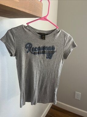 Rocawear Gray Short-Sleeve Graphic Tee with Blue Logo Y2K